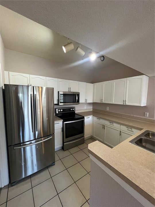 For Sale: $199,000 (2 beds, 2 baths, 1089 Square Feet)