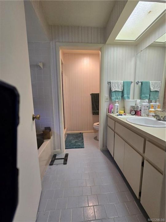 待售: $199,500 (2 贝兹, 2 浴室, 1675 平方英尺)