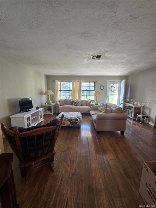 待售: $199,500 (2 贝兹, 2 浴室, 1675 平方英尺)