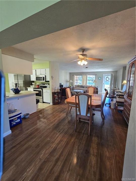 待售: $199,500 (2 贝兹, 2 浴室, 1675 平方英尺)