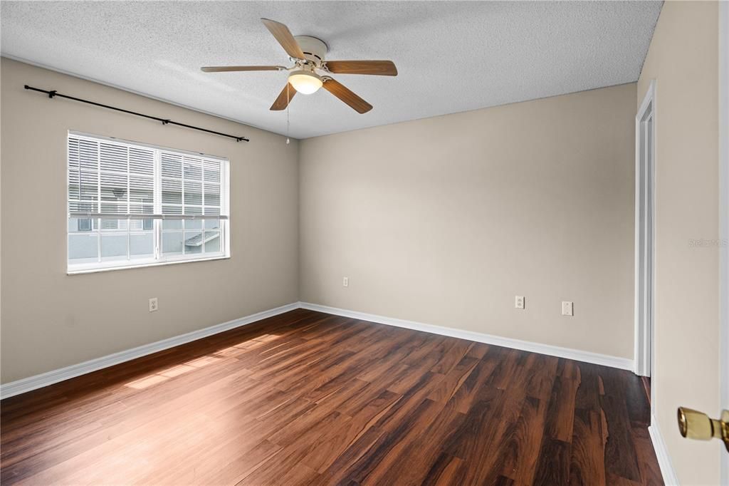 待售: $230,000 (3 贝兹, 2 浴室, 1364 平方英尺)