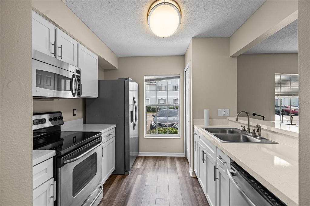 待售: $230,000 (3 贝兹, 2 浴室, 1364 平方英尺)