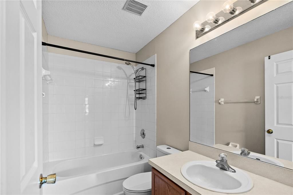 待售: $230,000 (3 贝兹, 2 浴室, 1364 平方英尺)