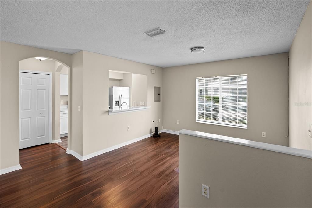 待售: $230,000 (3 贝兹, 2 浴室, 1364 平方英尺)