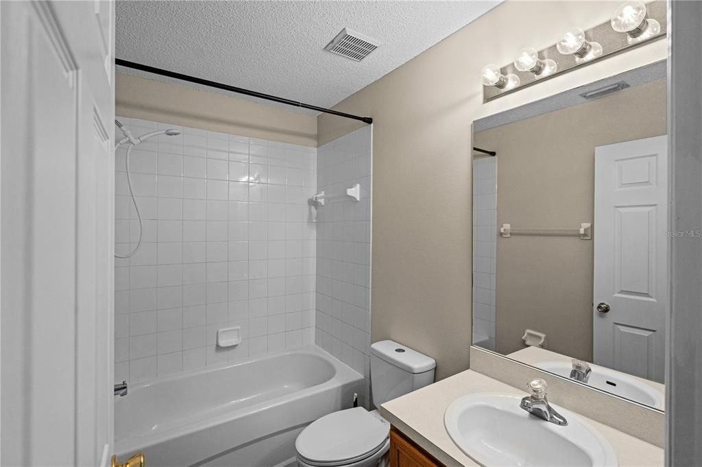 待售: $230,000 (3 贝兹, 2 浴室, 1364 平方英尺)