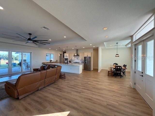 En Venta: $1,090,000 (4 camas, 3 baños, 3436 Pies cuadrados)