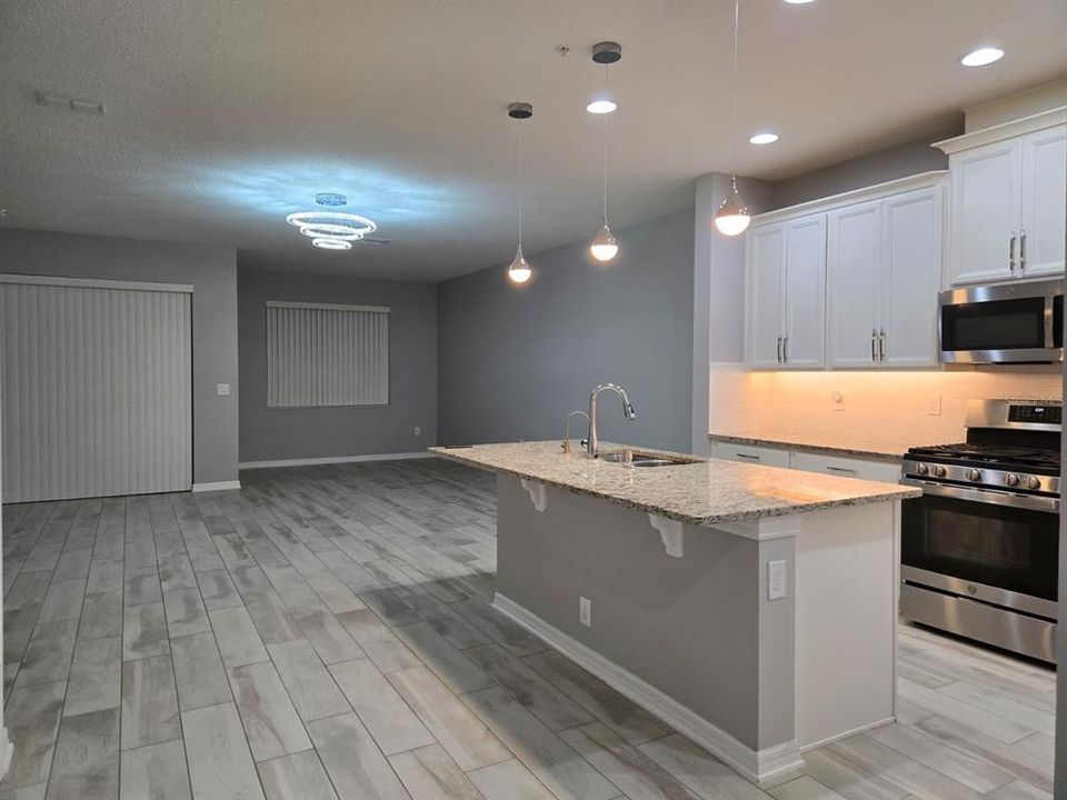 出租: $2,350 (3 贝兹, 2 浴室, 1839 平方英尺)