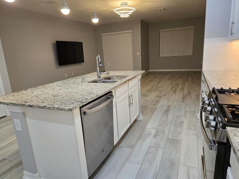 出租: $2,350 (3 贝兹, 2 浴室, 1839 平方英尺)