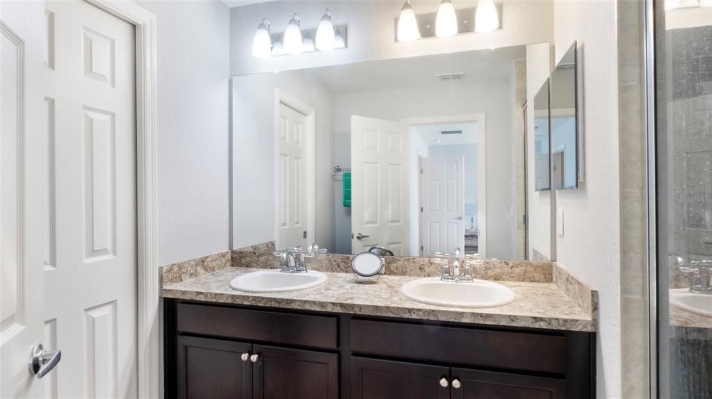 待售: $365,000 (3 贝兹, 2 浴室, 1884 平方英尺)