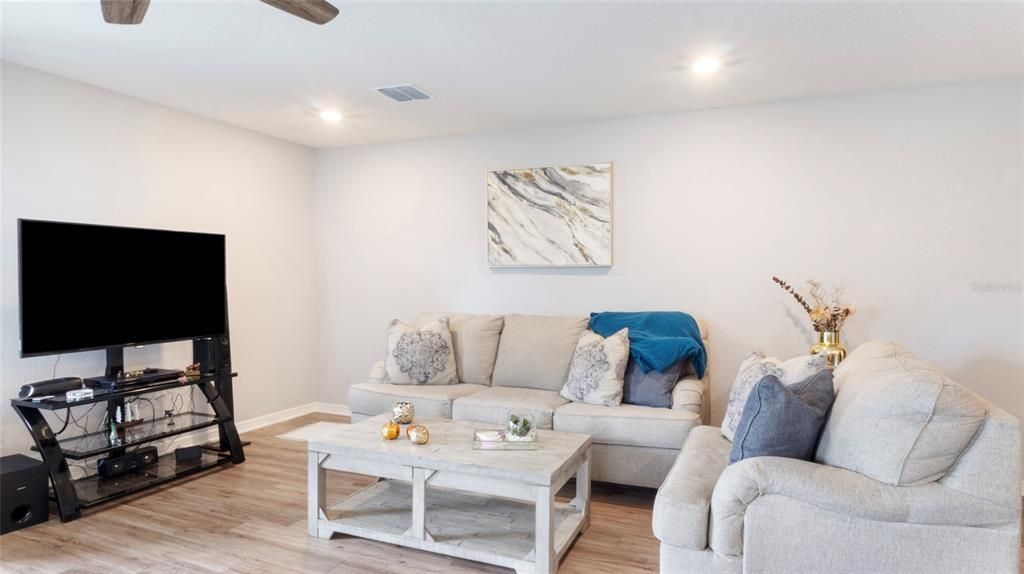 待售: $365,000 (3 贝兹, 2 浴室, 1884 平方英尺)