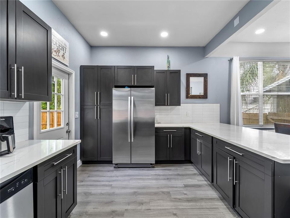 На продажу: $575,000 (3 спален, 2 ванн, 1469 Квадратных фут)