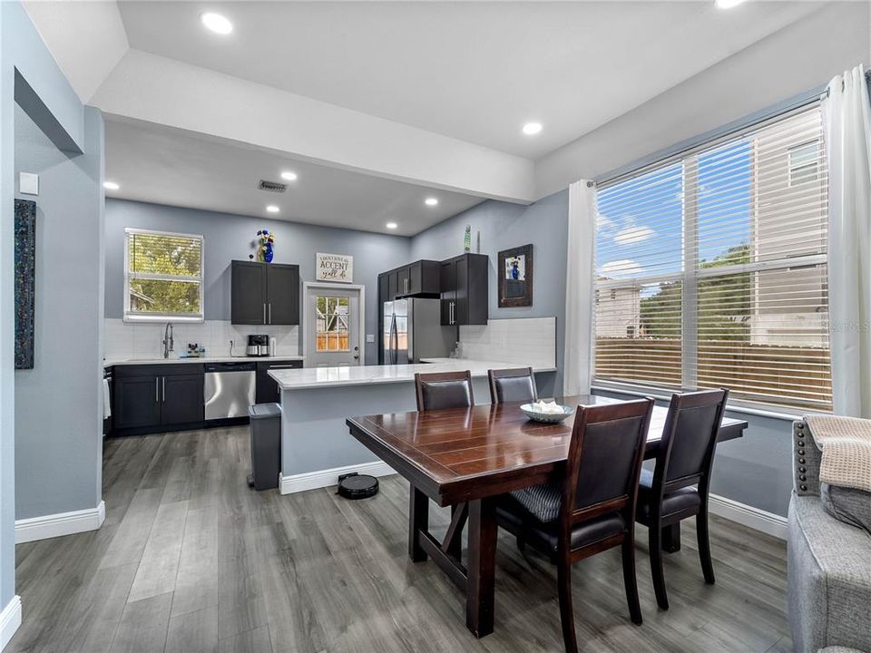 На продажу: $575,000 (3 спален, 2 ванн, 1469 Квадратных фут)