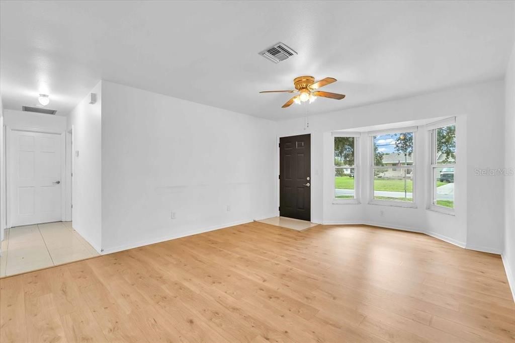 For Rent: $1,850 (3 beds, 2 baths, 1102 Square Feet)