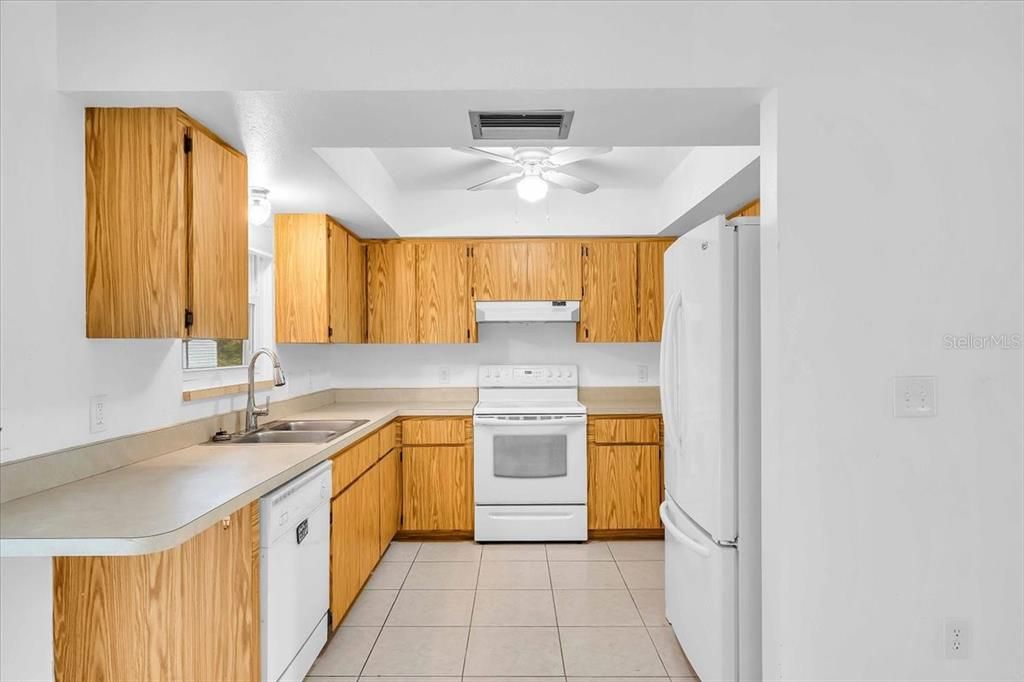 For Rent: $1,850 (3 beds, 2 baths, 1102 Square Feet)