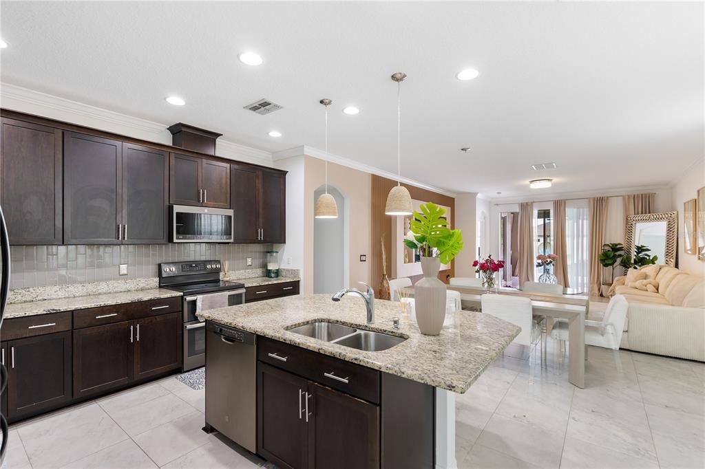 En Venta: $635,000 (4 camas, 3 baños, 2994 Pies cuadrados)