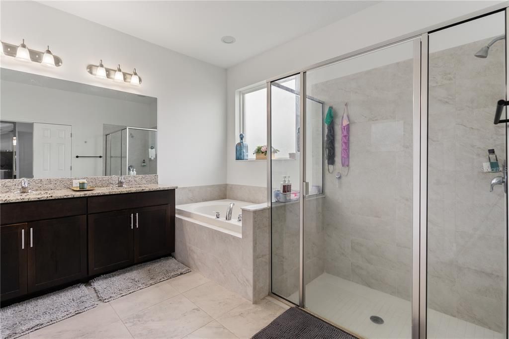 En Venta: $635,000 (4 camas, 3 baños, 2994 Pies cuadrados)