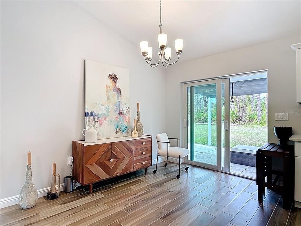 For Rent: $1,900 (3 beds, 2 baths, 1290 Square Feet)