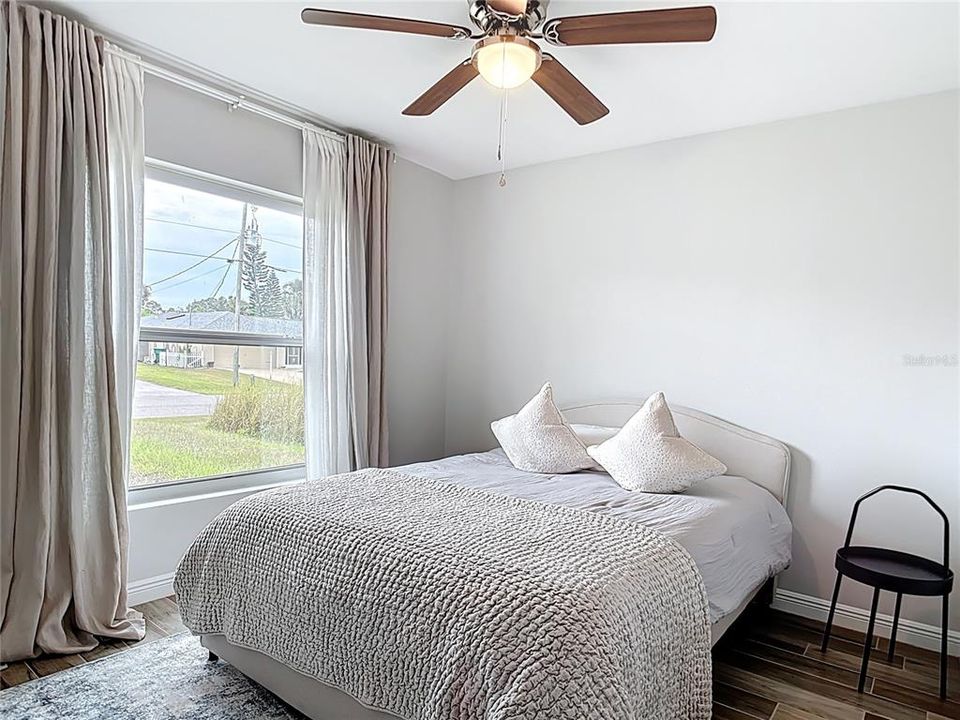 For Rent: $1,900 (3 beds, 2 baths, 1290 Square Feet)