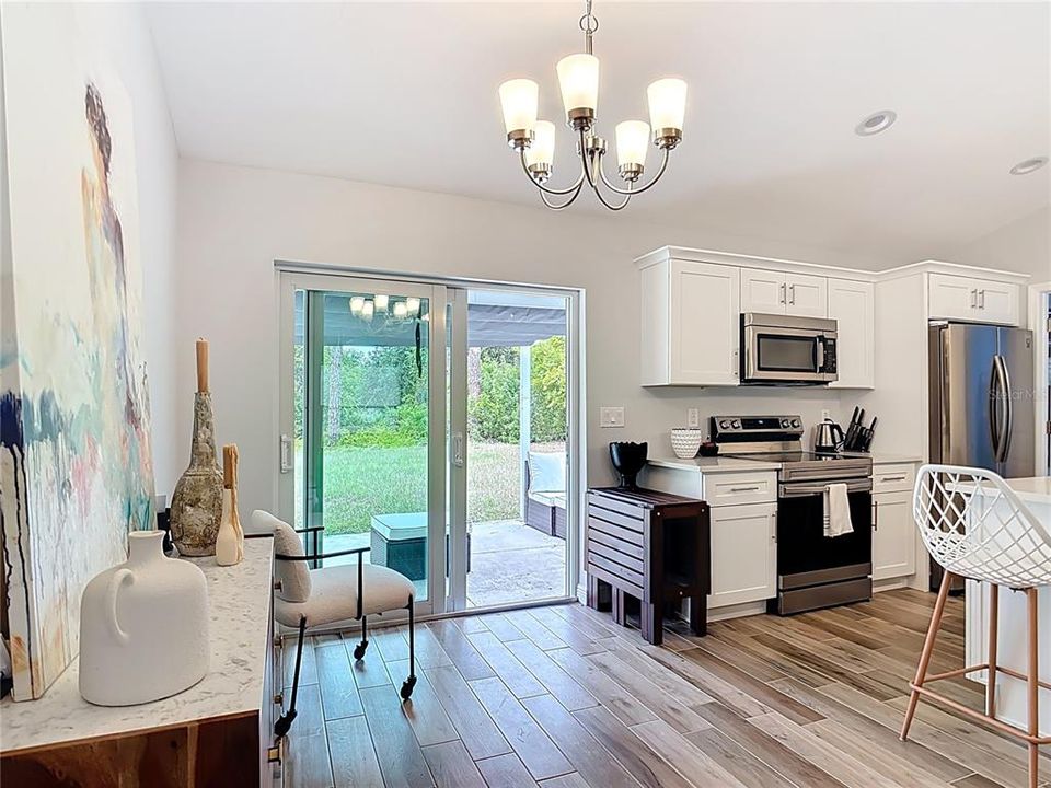 For Rent: $1,900 (3 beds, 2 baths, 1290 Square Feet)