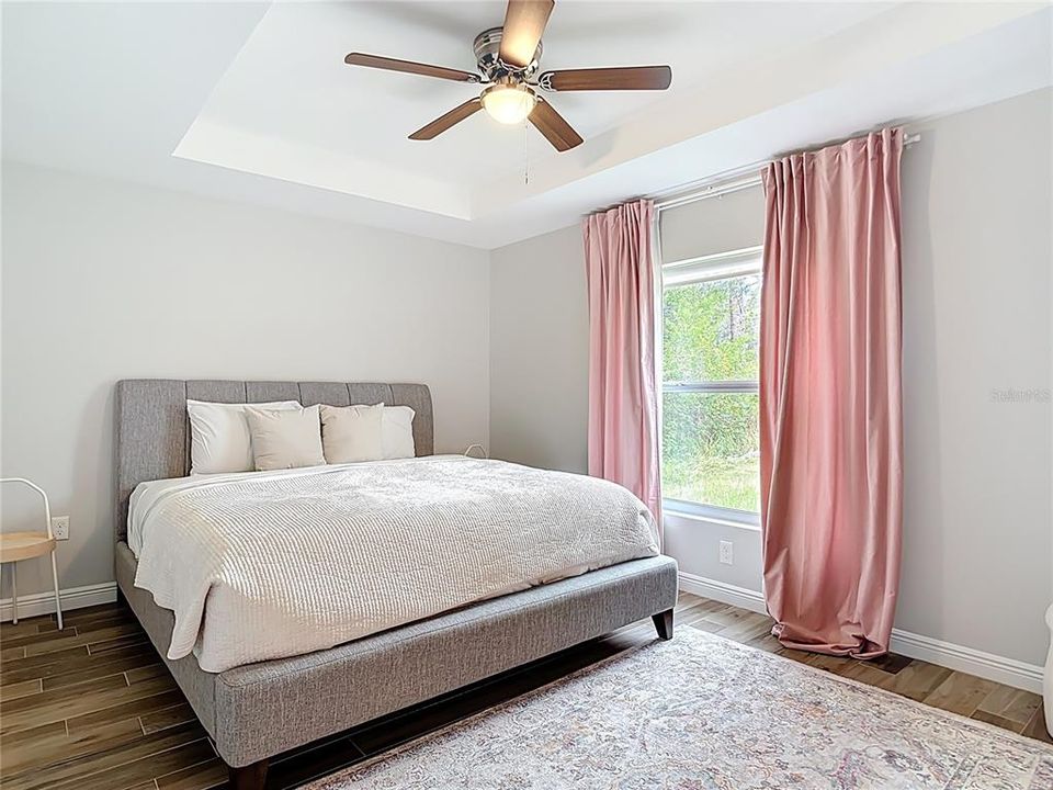 For Rent: $1,900 (3 beds, 2 baths, 1290 Square Feet)