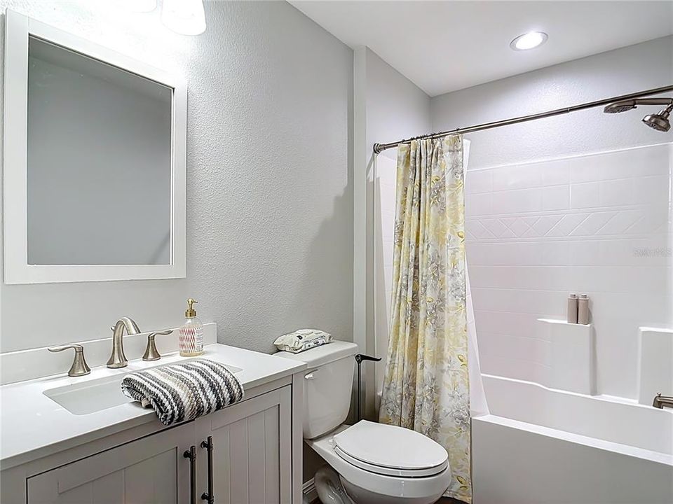 For Rent: $1,900 (3 beds, 2 baths, 1290 Square Feet)