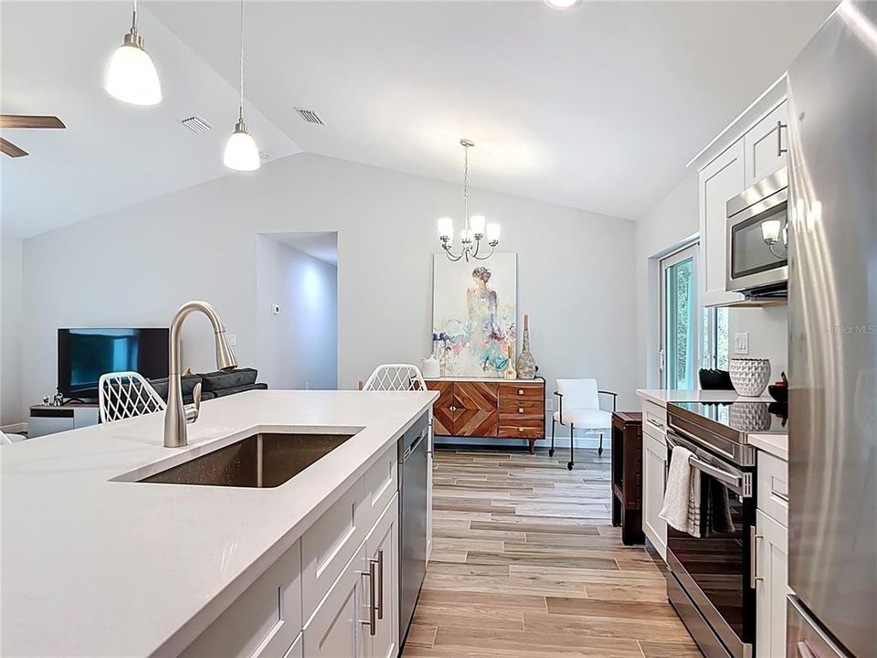 For Rent: $1,900 (3 beds, 2 baths, 1290 Square Feet)