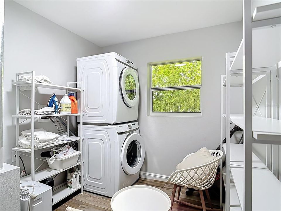 For Rent: $1,900 (3 beds, 2 baths, 1290 Square Feet)