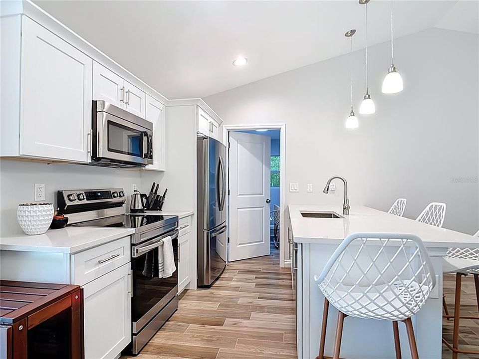 For Rent: $1,900 (3 beds, 2 baths, 1290 Square Feet)