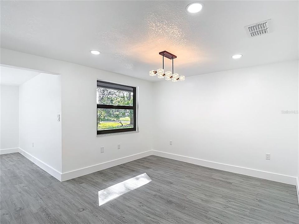 For Sale: $334,900 (3 beds, 2 baths, 1670 Square Feet)