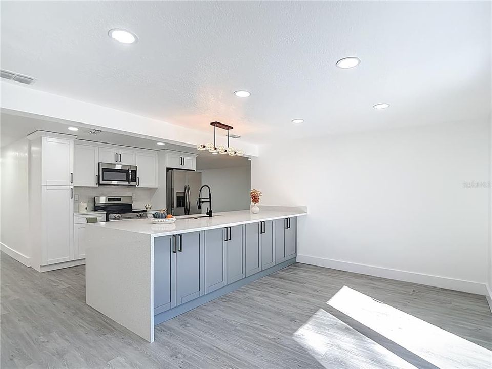 For Sale: $334,900 (3 beds, 2 baths, 1670 Square Feet)