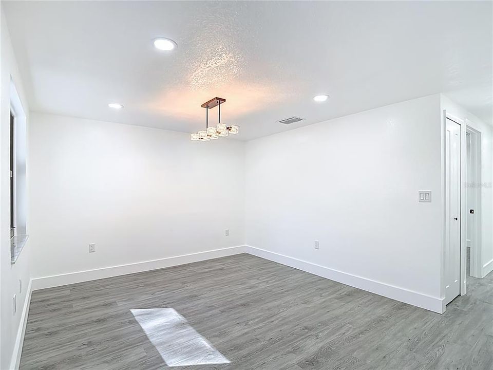 For Sale: $334,900 (3 beds, 2 baths, 1670 Square Feet)