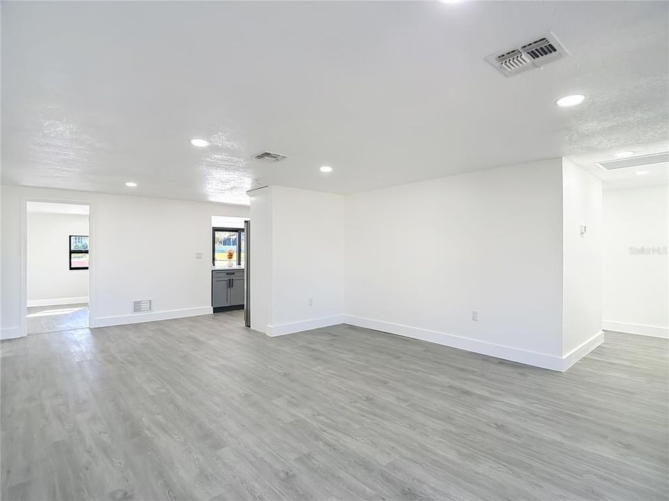 For Sale: $334,900 (3 beds, 2 baths, 1670 Square Feet)