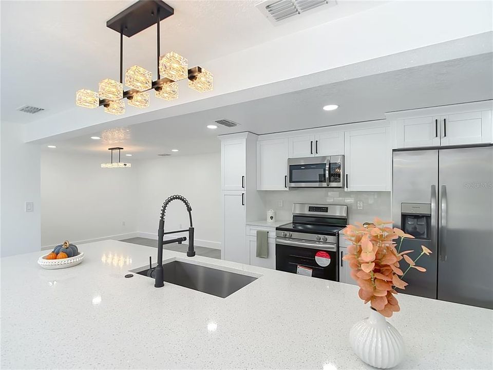 For Sale: $334,900 (3 beds, 2 baths, 1670 Square Feet)