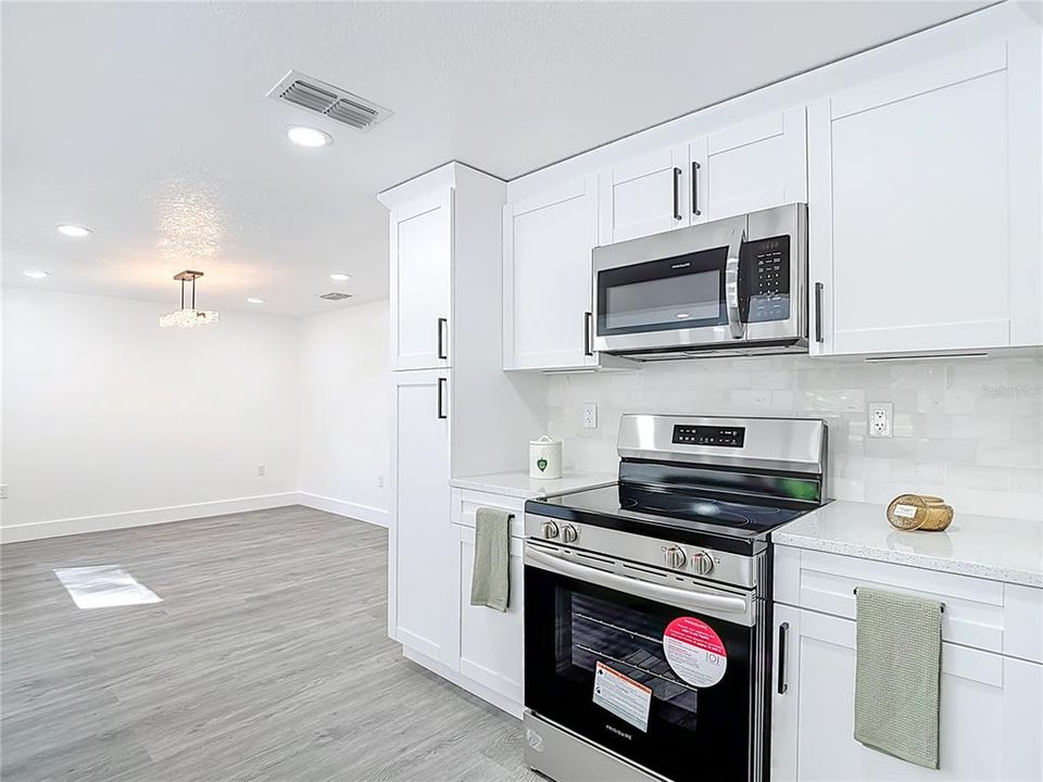 For Sale: $334,900 (3 beds, 2 baths, 1670 Square Feet)