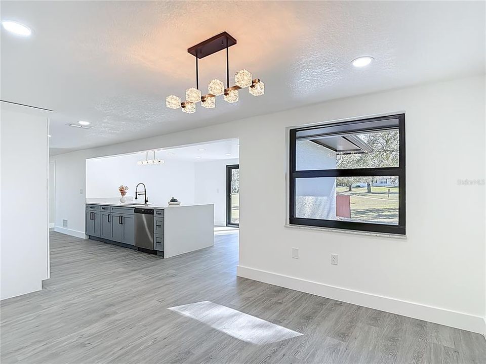 For Sale: $334,900 (3 beds, 2 baths, 1670 Square Feet)