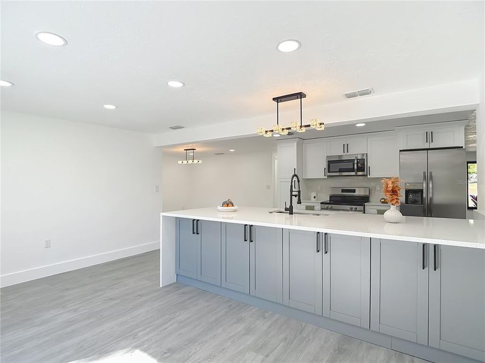 For Sale: $334,900 (3 beds, 2 baths, 1670 Square Feet)