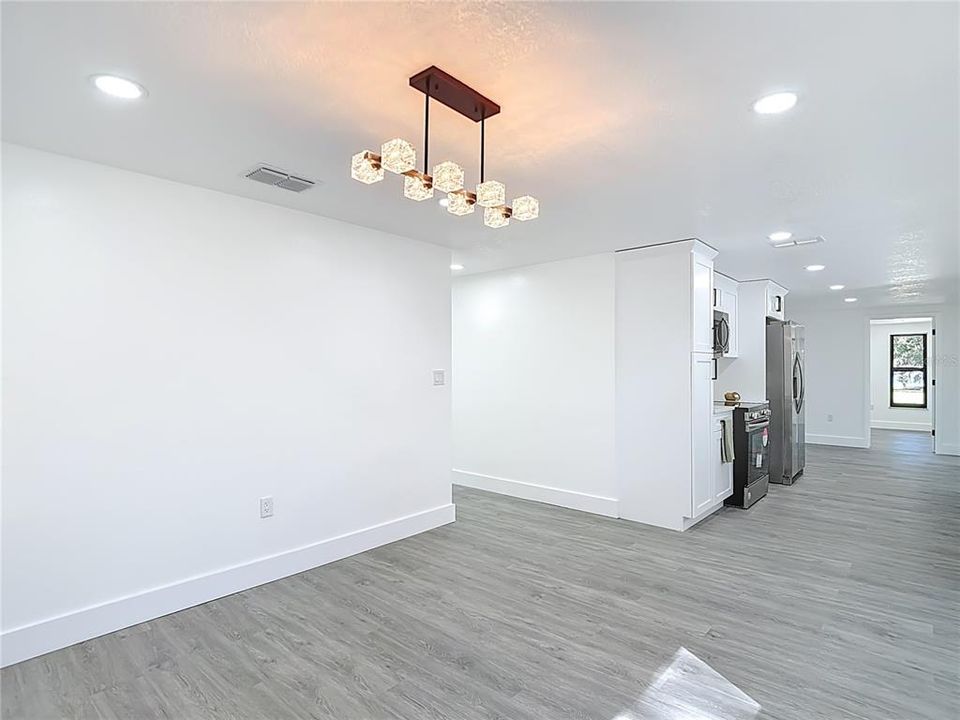 For Sale: $334,900 (3 beds, 2 baths, 1670 Square Feet)