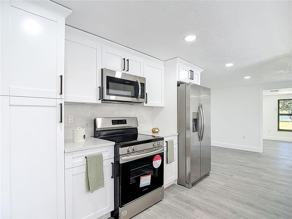 For Sale: $334,900 (3 beds, 2 baths, 1670 Square Feet)