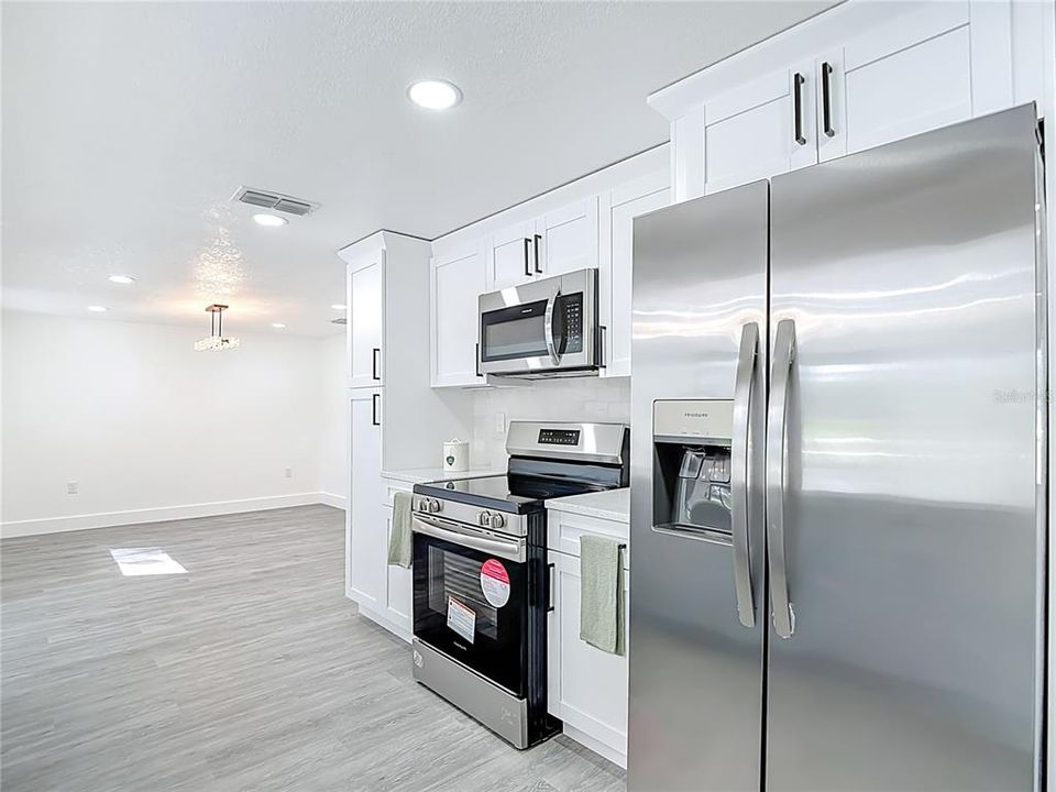 For Sale: $334,900 (3 beds, 2 baths, 1670 Square Feet)