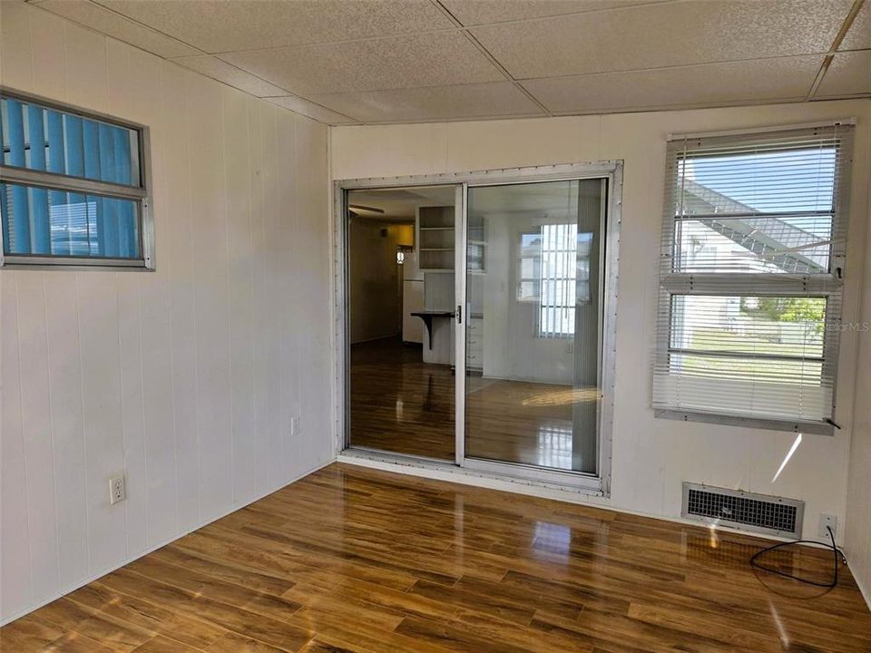 待售: $129,900 (2 贝兹, 2 浴室, 672 平方英尺)