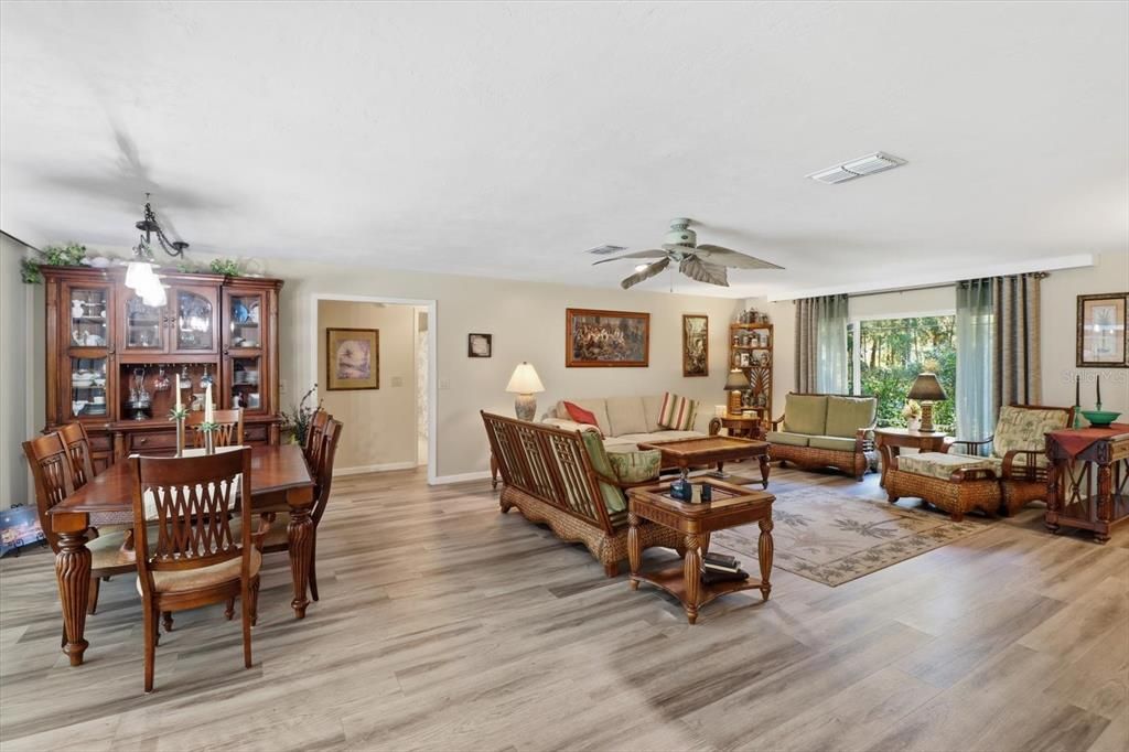 待售: $365,000 (2 贝兹, 2 浴室, 1678 平方英尺)