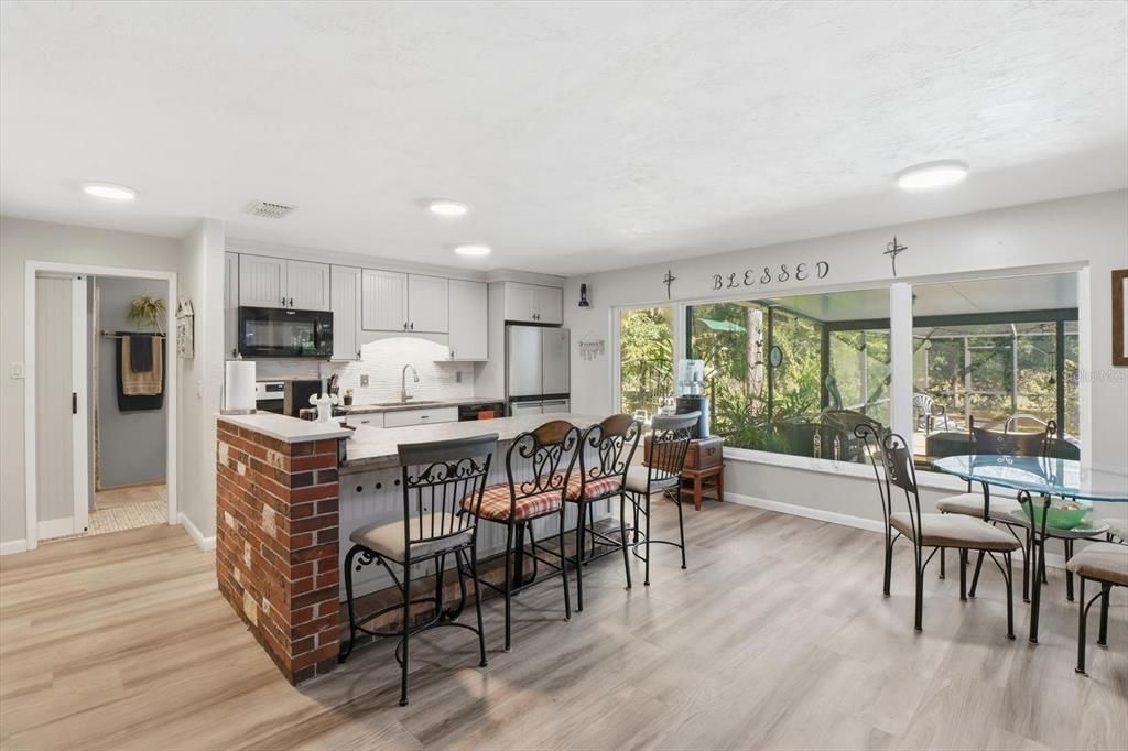 待售: $365,000 (2 贝兹, 2 浴室, 1678 平方英尺)