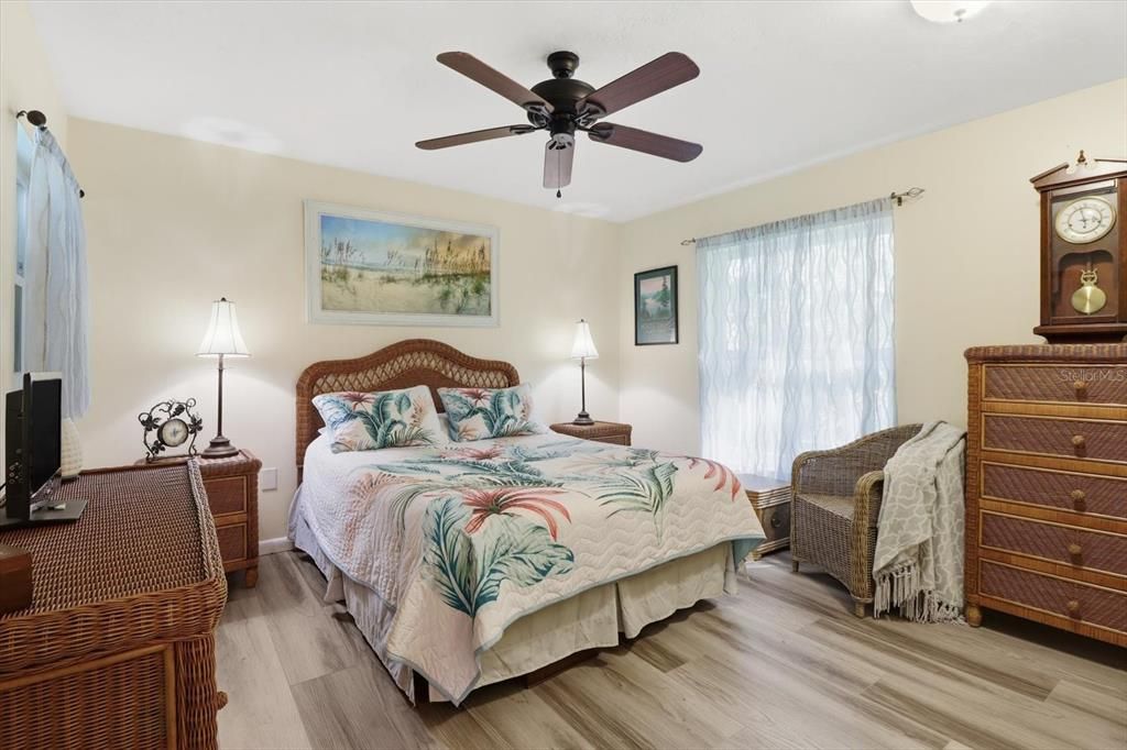 待售: $365,000 (2 贝兹, 2 浴室, 1678 平方英尺)