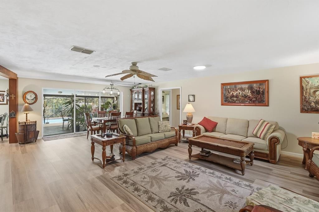 待售: $365,000 (2 贝兹, 2 浴室, 1678 平方英尺)