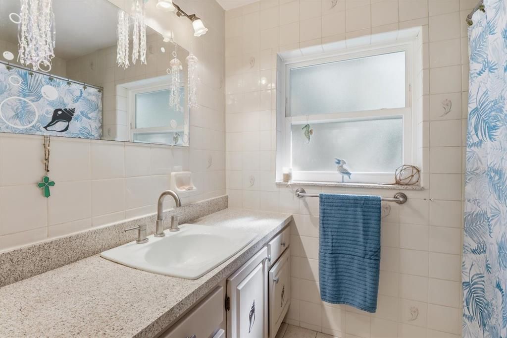 待售: $365,000 (2 贝兹, 2 浴室, 1678 平方英尺)