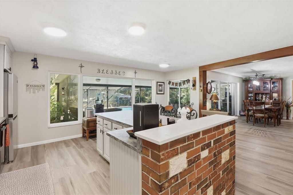 待售: $365,000 (2 贝兹, 2 浴室, 1678 平方英尺)