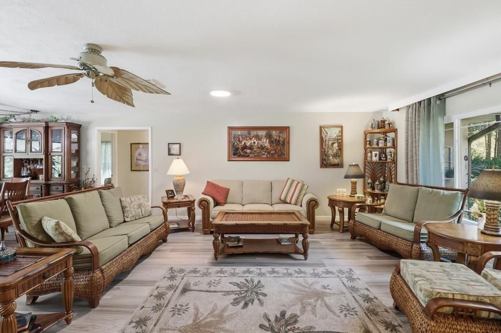 待售: $365,000 (2 贝兹, 2 浴室, 1678 平方英尺)