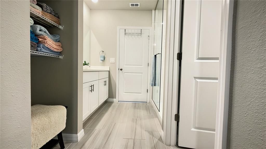 待售: $339,900 (4 贝兹, 2 浴室, 1605 平方英尺)