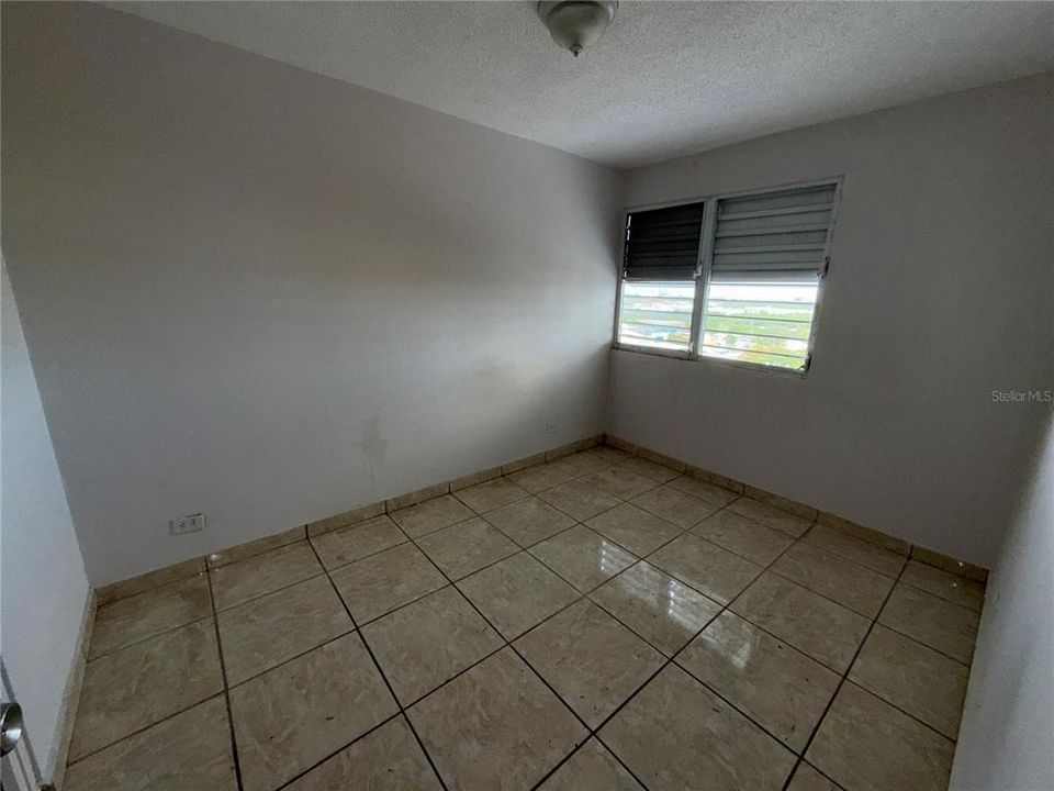 Под контрактом: $145,000 (3 спален, 1 ванн, 829 Квадратных фут)