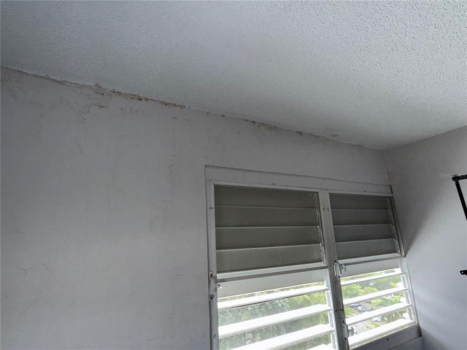 Под контрактом: $145,000 (3 спален, 1 ванн, 829 Квадратных фут)